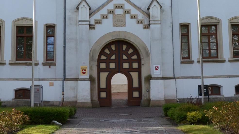 Das Landgericht Aurich hat einen 69-Jährigen aus Emden wegen sexuellen Missbrauchs von zwei Mädchen zu einem Jahr und neun Monaten verurteilt.  © Foto: Archiv