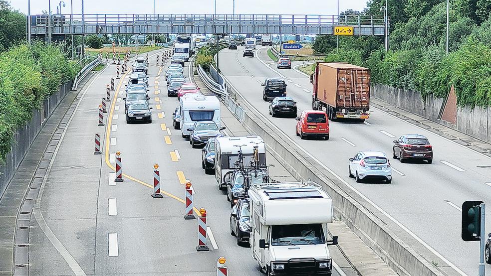 Bereits am vergangenen Wochenende staute sich der Verkehr auf der Autobahn 31 vor dem Emstunnel.  © Foto: Wolters
