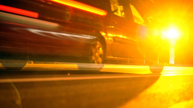Junger Autofahrer will Blitzgerät entfernen