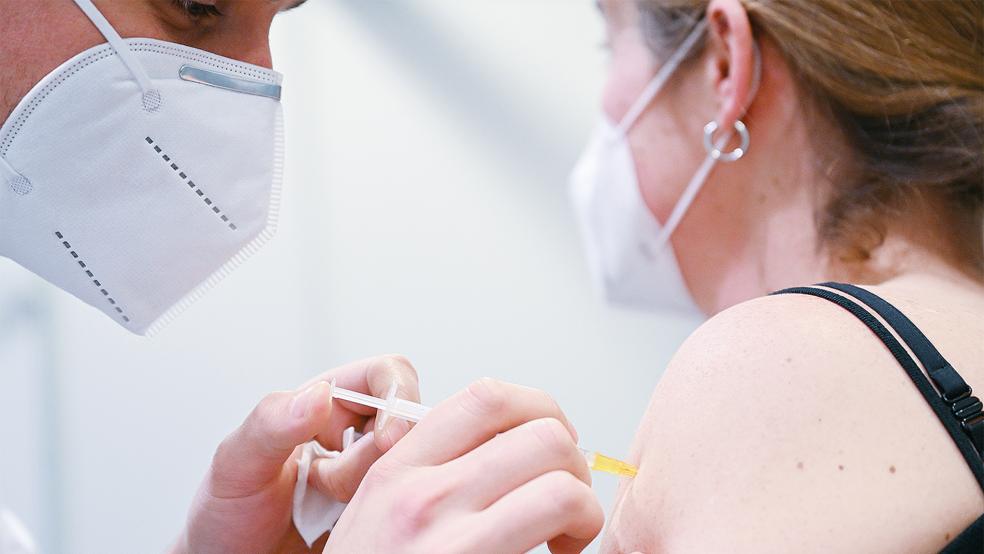 Die meisten Angestellten des Pflege- und Gesundheitswesen ließen sich impfen.  © Foto: dpa