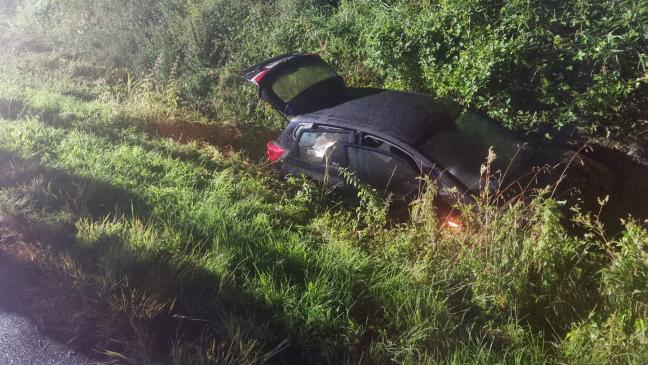 Zu schnell: Frau kommt von der Straße ab