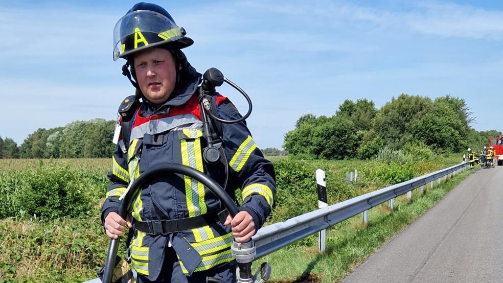 Die Einsatzkräfte hatten die Feuer mit dem Schnellangriff innerhalb kurzer Zeit unter Kontrolle. © Foto: Iwanoff (Feuerwehr)