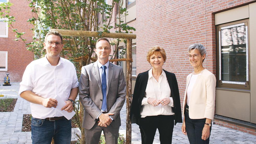 Große Zufriedenheit über den Stand der Arbeiten (von links): Projektleiter Sebastian Braak, Leitender Oberstaatsanwalt Florian Eiser, Justizministerin Barbara Havliza und stellvertretende Behördenleiterin Oberstaatsanwältin Annette Hüfner bei der Begehung.  © Foto: Ricken