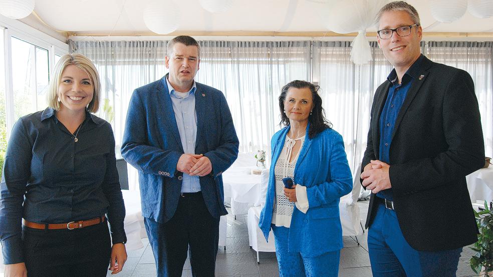 Eingeladen zum »Runden Tisch« nach Halte hatten gestern Papenburgs Bürgermeisterin Vanessa Gattung (links), Westoverledingens Erster Gemeinderat Rolf Hüser und Weeners Bürgermeister Heiko Abbas (rechts). Die Politik war unter anderem mit der CDU-Bundestagsabgeordneten Gitta Connemann vertreten, ihre SPD-Kollegin Anja Troff-Schaffarzyk traf verspätet ein.  © Foto: Hoegen