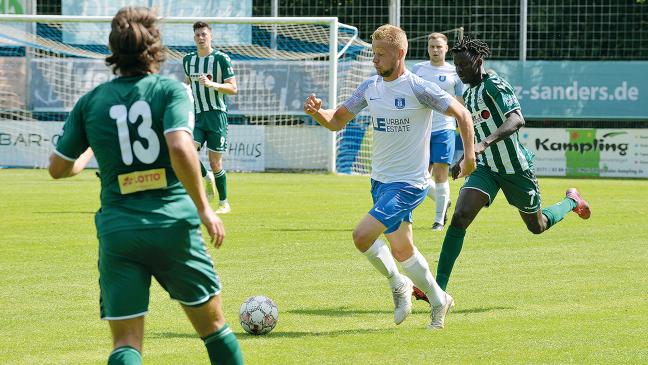 Blau-Weiß gewinnt Punkt und verliert Spieler