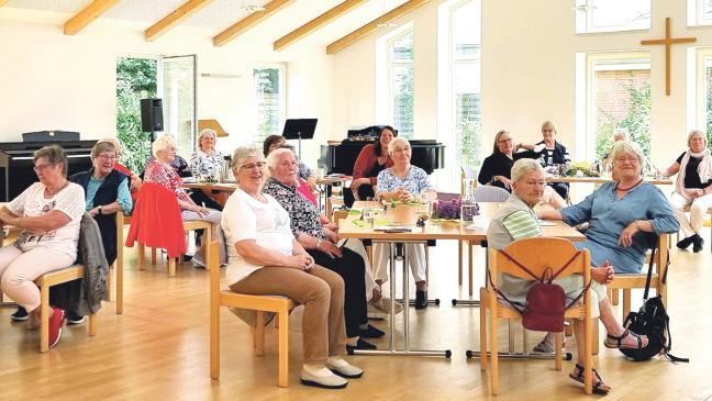 Munterer Austausch beim Frauenfrühstück