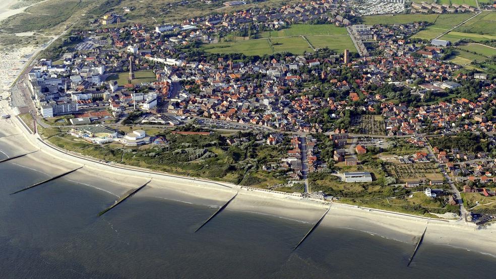 An einem Strandabschnitt der Insel Borkum hat ein Großaufgebot an Einsatzkräften am Mittwoch nach einem jungen Mädchen gesucht.  © Foto: dpa