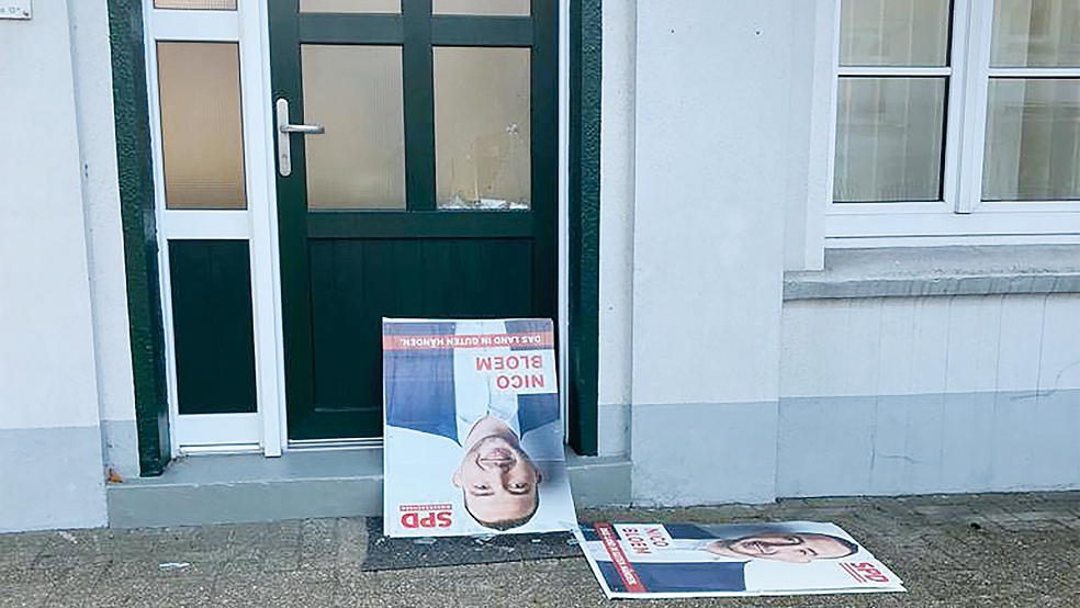 Auch die Eingangstür des SPD-Büros in Weener wurde beschädigt.  © Foto: privat