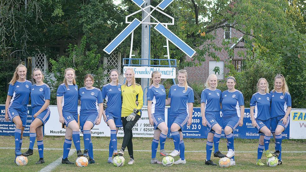 Deike und Eva Engberts (von links), Wenke und Rieke Modderman, Nadine und Verena Santjer, Harriet und Rianne Nieweg, Jasmin und Saskia Schoormann sowie Lorena und Melina Trey könnten ein ganzes Team samt Auswechselspielerin stellen.  © Foto: Born