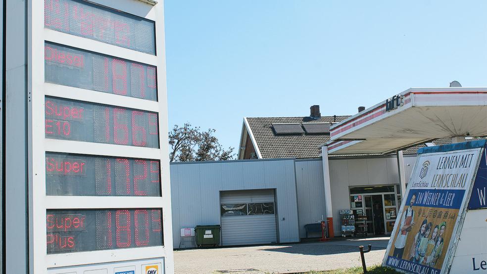 Auch im Rheiderland, hier an der bft-Tankstelle in Weener, schwankt der Preis im Tagesverlauf stark.  © Foto: Busemann