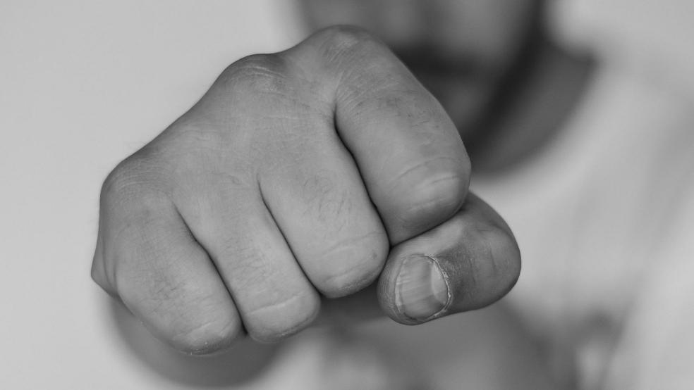Bei einer Schlägerei in Rhauderfehn wurden mehrere Männer verletzt. © pixabay (Symbolfoto)