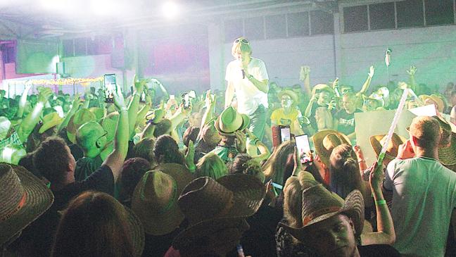 1000 Fans feiern mit Mickie Krause