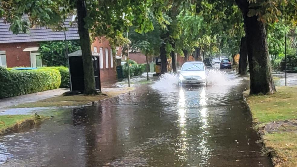 Auch im Conrebbersweg in Leer hieß es »Land unter«.  © Foto: Wolters