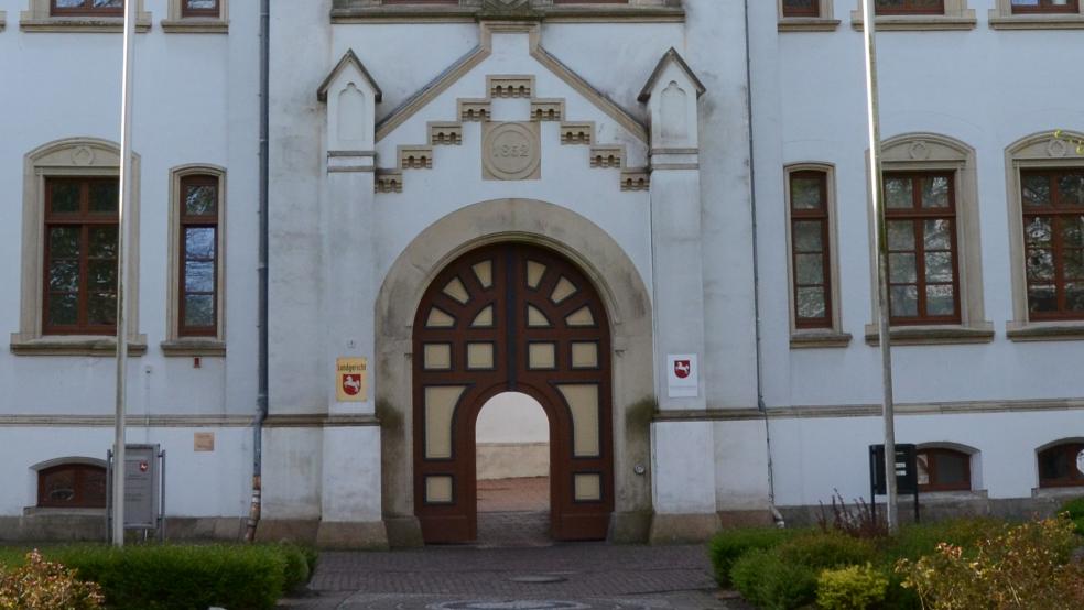 Ein 26-Jähriger aus Großheide, der mit Drogen handelte, um seine eigene Sucht zu finanzieren, muss sich jetzt vor dem Landgericht Aurich verantworten.  © Foto: Archiv