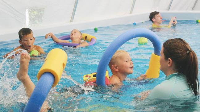 Wasser entdecken im mobilen Becken