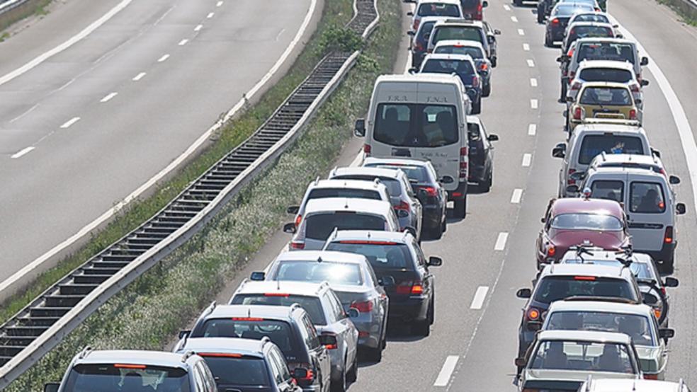 Im Stau auf der Autobahn (Archivfoto) kam es Sonntag in Höhe Weener zu einem Unfall. © Archiv