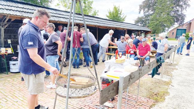 Historische Trecker waren auf dem »Melksett« in Weenermoor zu sehen