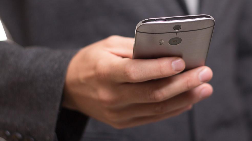 Betrüger kontaktieren ihre Opfer über den Messenger WhatsApp auf ihrem Handy und kündigen eine Erbschaft an. Hier würden Gebühren fällig. Die Polizei warnt vor dieser altbekannten Betrugsmasche.  © Foto: Pixabay