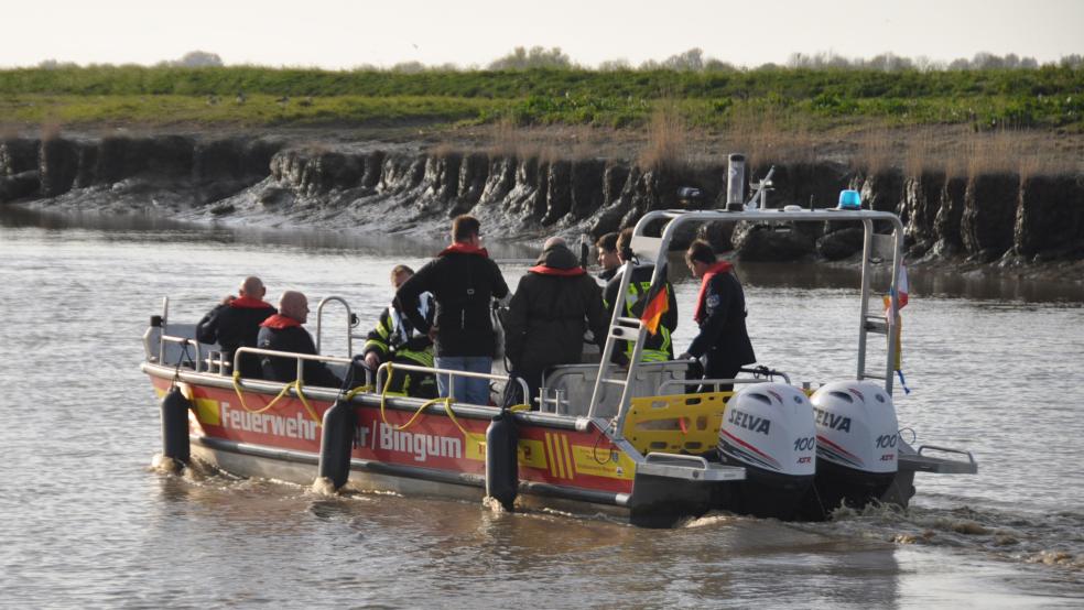 Das Mehrzweckboot der Feuerwehr Bingum, hier ein Foto von der Indienststellung, wurde jetzt durch einen unbekannten Täter beschädigt.  © Archivfoto: Wolters