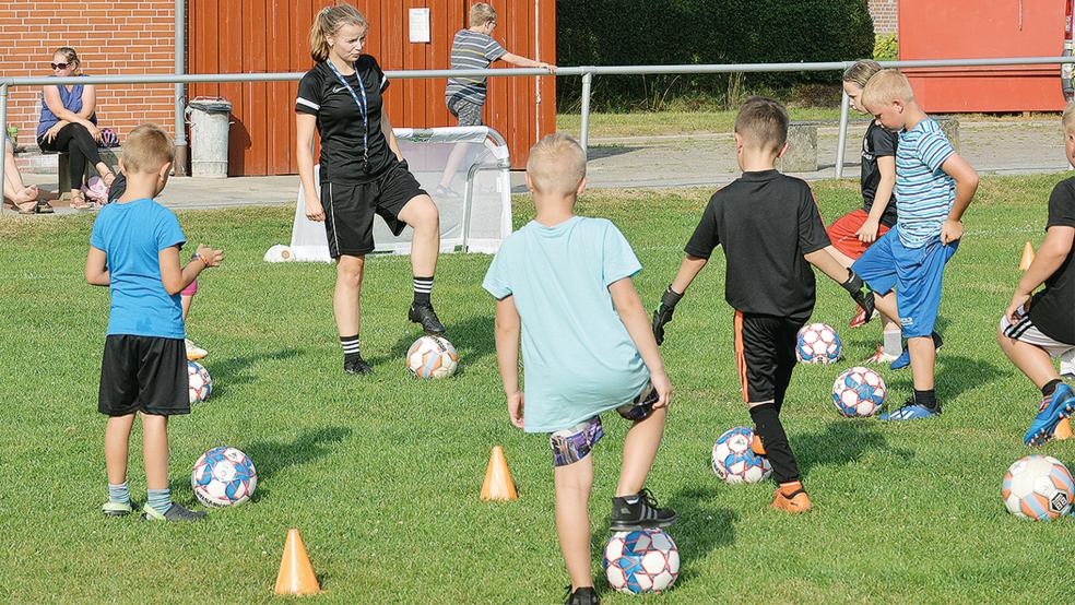 Frauke Schröder trainiert die G- und F-Jugend der SG Ditzumerverlaat/Ditzum.  © Foto: Born