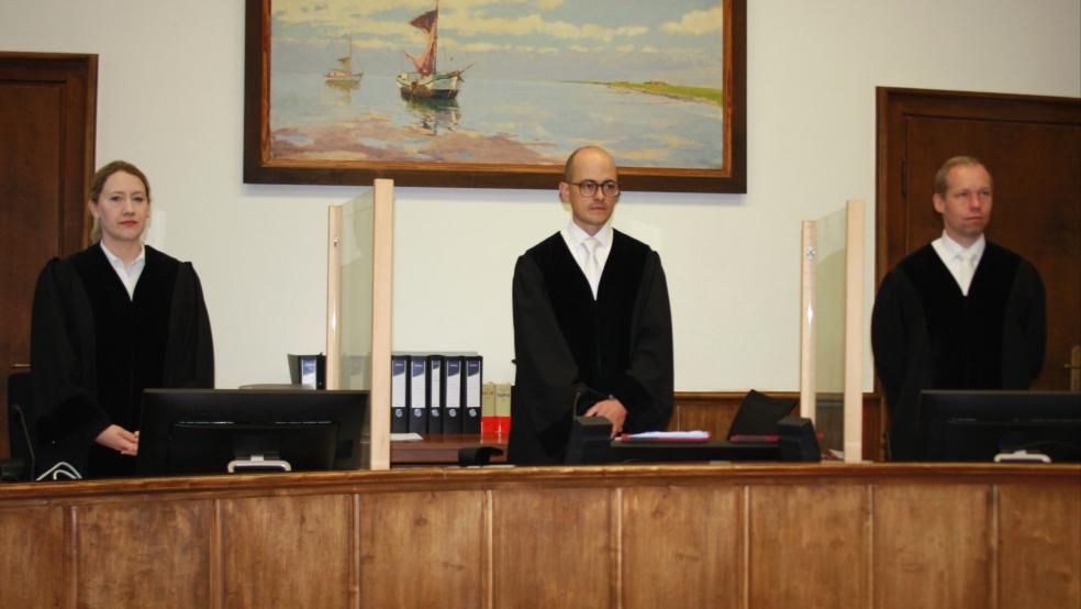 Die Schwurgerichtskammer unter Vorsitz von Richter Björn Raap (Mitte) hat auf bislang auf viele Fragen noch keine Antworten bekommen. © Ricken