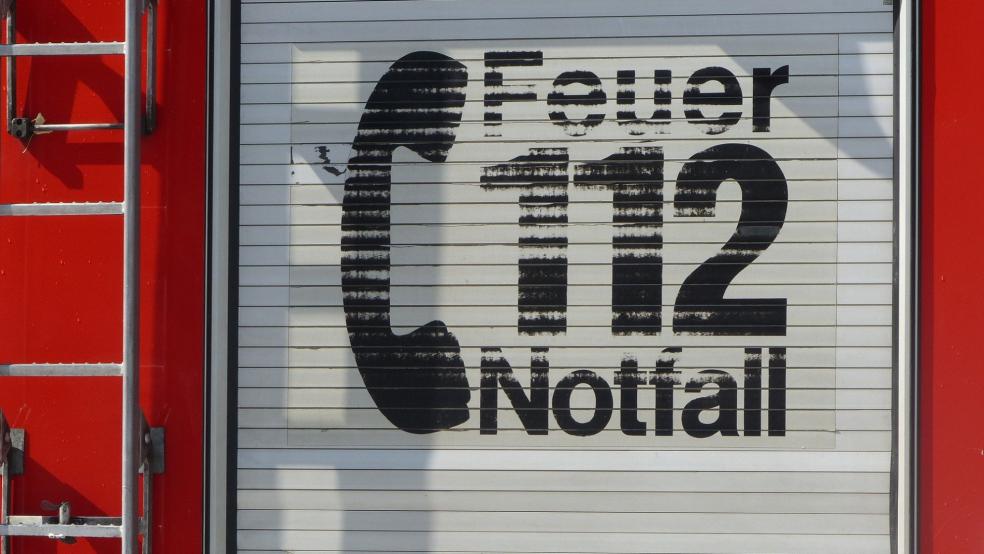 Die alarmierte Feuerwehr verhinderte ein weiteres Übergreifen der Flammen auf das Gebäude. © Pixabay (Symbolfoto)