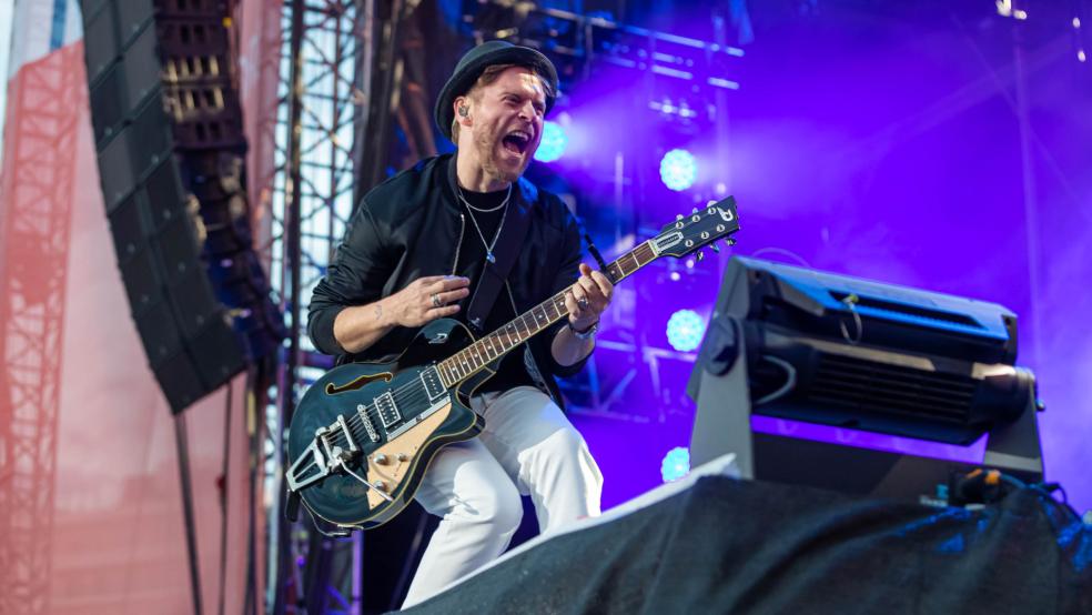 Johannes Oerding rockte gestern Abend die Bühne beim NDR 2 Festival in Papenburg. © NDR/Axel Herzig