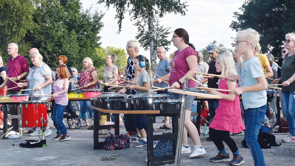 »Drumbob« ist gemeinsames Trommeln für Jung und Alt und erfordert keine musikalischen Vorkenntnisse oder besondere Begabungen.  © Fotos: Kuper