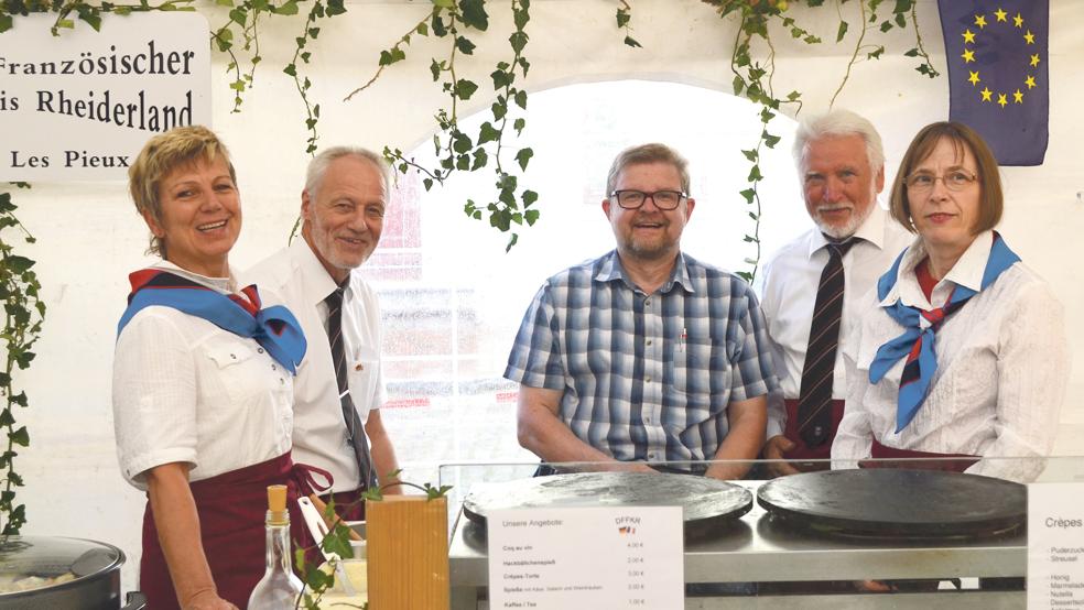 Der Deutsch-Französische Freundeskreis Rheiderland gehört auch wieder zu den Gastgebern des Weeneraner Weinfestes am kommenden Samstag.  © Foto: privat