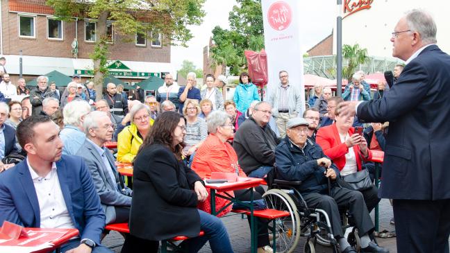 Landesvater bekommt was auf den Deckel