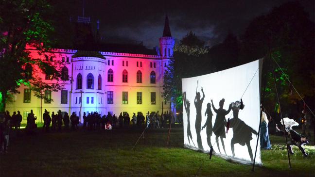 Maskenfest verzaubert Park-Publikum