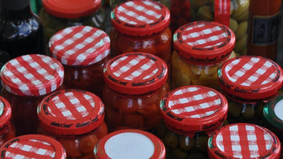 Einmachgläser mit rotkarierten Deckeln wurden zurückgerufen. © Pixabay