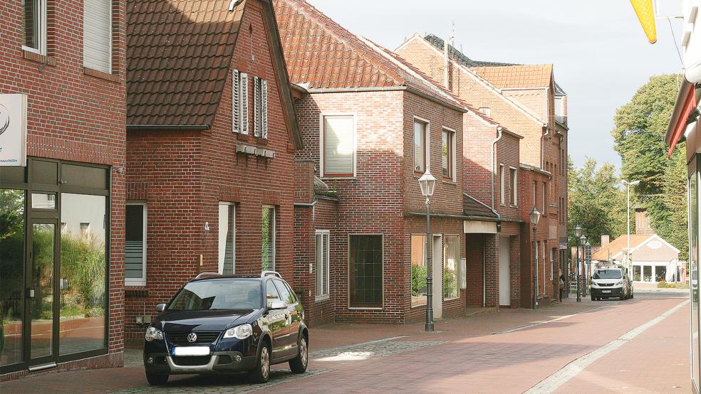 Trotz steigender Energiekosten und Kreditzinsen, Nordbau Weener hält unvermindert an dem Bau von zwölf Wohneinheiten in der Westerstraße in Weener fest.  © Foto: Meyer