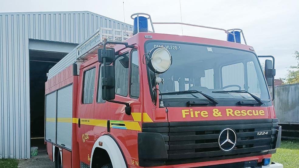 Bereit für die Reise nach Afrika: Das Feuerwehrauto, das Helfer vom European Support Team instandgesetzt haben.  © Foto: privat