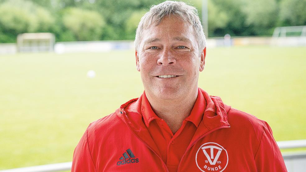 Ralph Schmidt flog mit Roter Karte vom Platz.  © Foto: Bruins