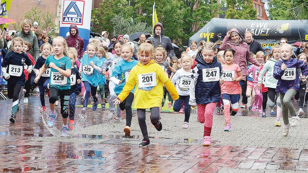 Pünktlich um 11 Uhr startete der Citylauf mit den Bambiniläufen der Mädchen.  © Fotos: Ammermann