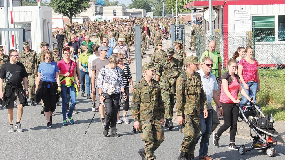 Die Marschstrecke des Püntenmarsches ist zwölf Kilometer lang und führt entlang der Leda bis zur Pünte in Wiltshausen. Unser Archivbild entstand beim Start.  © Foto: Bundeswehr
