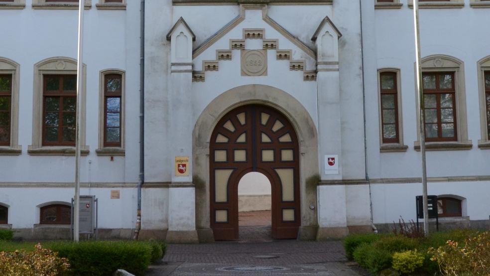 Das Landgericht Aurich hat zwar die Geldstrafe reduziert, es bleibt allerdings bei 18 Monaten auf Bewährung wegen Anstiftung zur Falschaussage und Strafvereitelung gegen einen 63-jährigen Rechtsanwalt.  © Foto: Archiv