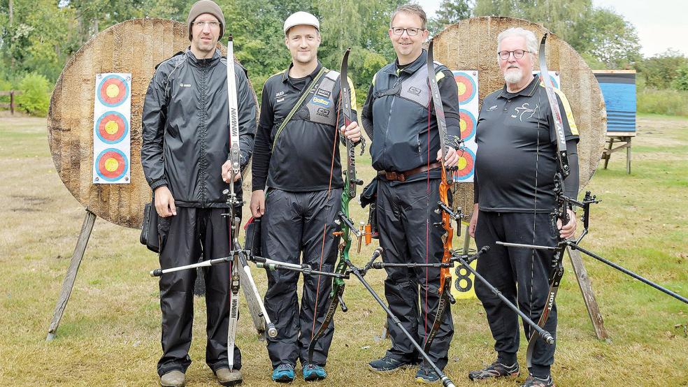 Jascha Nieland (von links), Henrik Elsasser, Frank Otten und Peter Gerdes gehören zum Leeraner Aufstiegs-Team.  © Foto: privat