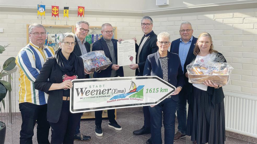 Von links: Vesa-Pekka Leino (Stadt Eurajoki), Ina Schullerer, Helmut Geuken, Vesa Lakaniemi (Bürgermeister von Eurajoki), Heiko Abbas (Bürgermeister von Weener), Hildegard Hinderks, Manfred Giese und Insa Wutschke.  © Foto: privat