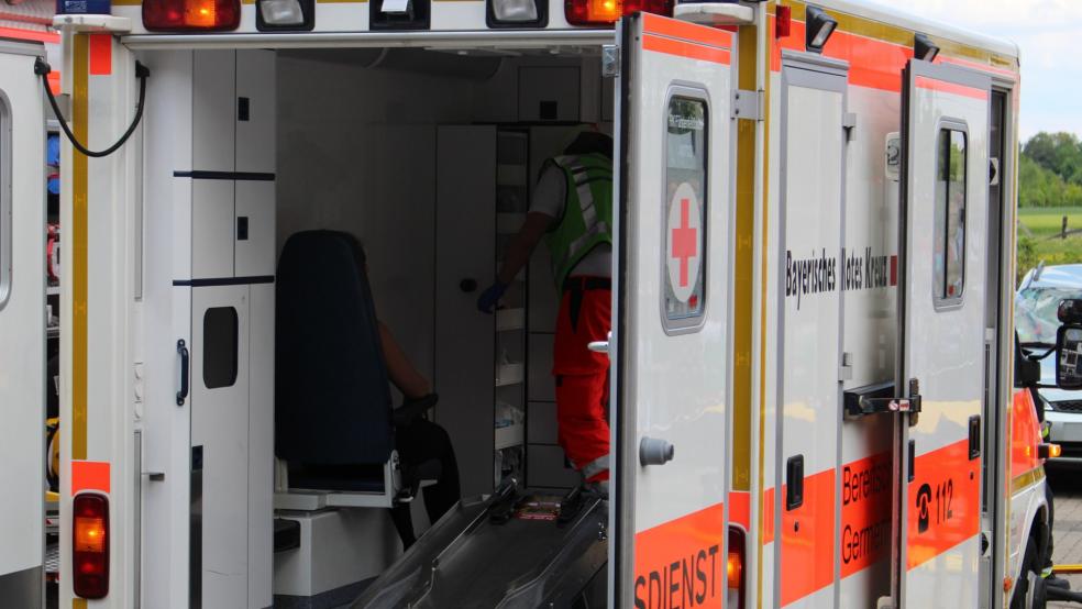 Das Oberlandesgericht Aurich hat einer Frau aus Ostfriesland, die während des Einsatzes eines Rettungswagen vom Rad absteigen wollte und dabei stürzte, ein anteiliges Schmerzensgeld zugesprochen aufgrund der »Betriebsgefahr«, die auch von einem Krankenwagen im Einsatz ausgeht.  © Symbolboto: Pixabay