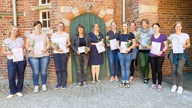 Neue Fachkräfte schließen Lehrgang ab