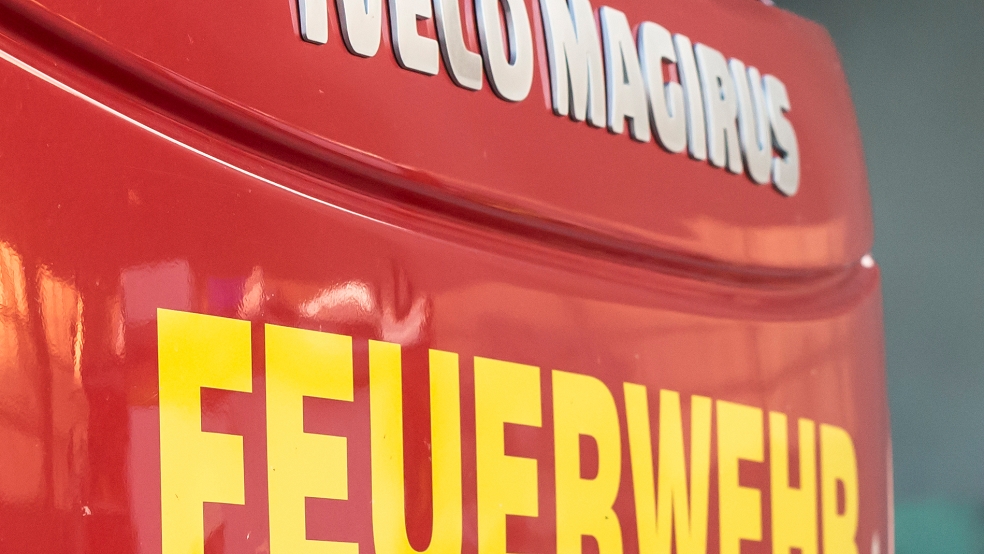Die Polizei verdächtigt einen 18-Jährigen, zwei Einsatzfahrzeuge der Feuerwehr nacheinander aus einem Gerätehaus in Aurich-Plaggenburg gestohlen zu haben.  © Symbolfoto: Klemmer