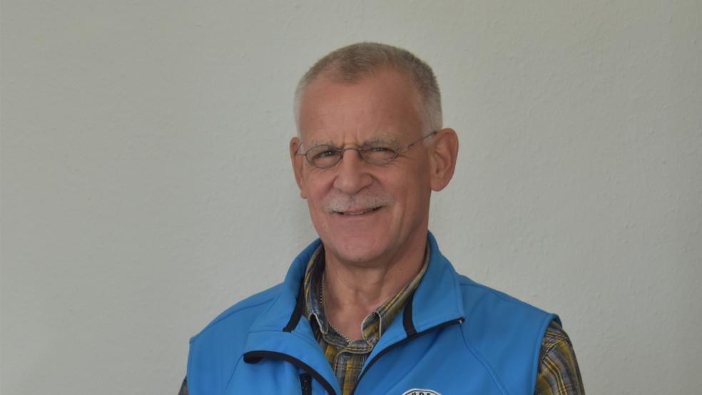 Hermann Fokken ist an zwei Tagen in der Woche ehrenamtlicher Helfer der Leeraner Bahnhofsmission.  © Kuper