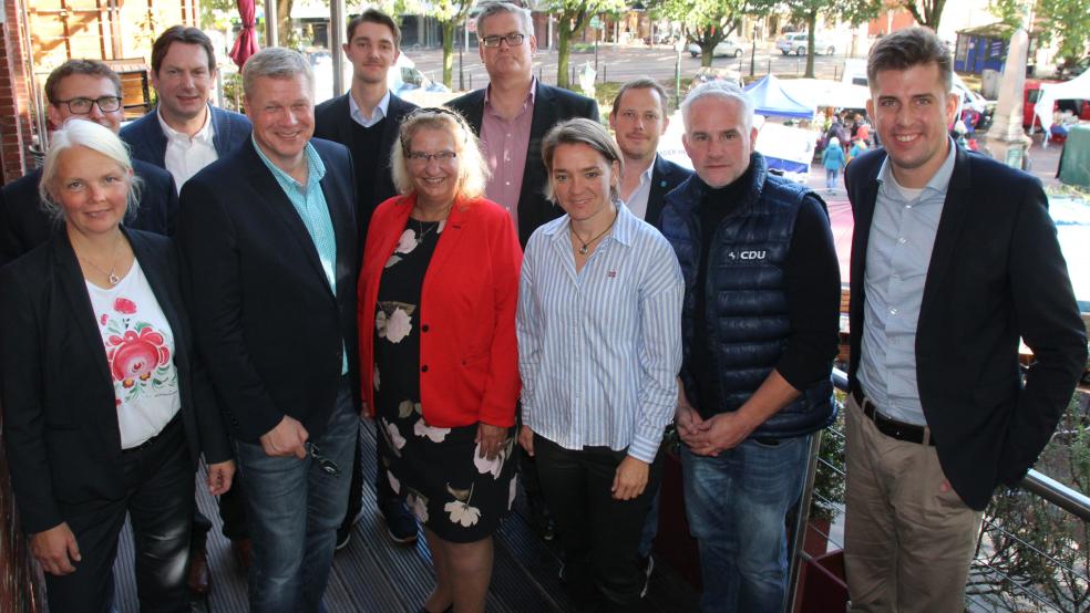 Der neugewählte Vorstand der CDU Ostfriesland mit den Landtagskandidaten (von links): Silke Kuhlemann, Dr. Jan Schapp, Carl-Ihno Müller, Ulf Thiele, Mathis Vogt, Andrea Risius, Holger Kleen, Saskia Buschmannn, Ulf-Fabian Heinrichsdorff, Gerold Verlee und Björn Fischer. Es fehlen Wolfgang Kottland, Klaus Dieter Reder, Birthe Dols-Voß, Hildegard Hinderks, Jessika Tuitjer und Anne Janssen. © CDU