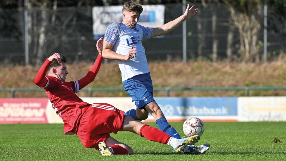 Niklas Jansen und Blau-Weiß Papenburg zeigten gegen Ramlingen-Ehlershausen Moral und holten noch einen Punkt.  © Foto: Bruins