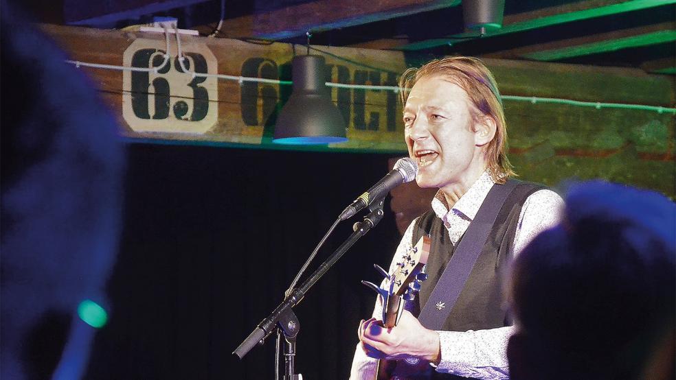 »Ist das cool«, freut sich Jochen Distelmeyer über die Stimmung im Zollhaus.  © Foto: Ammermann