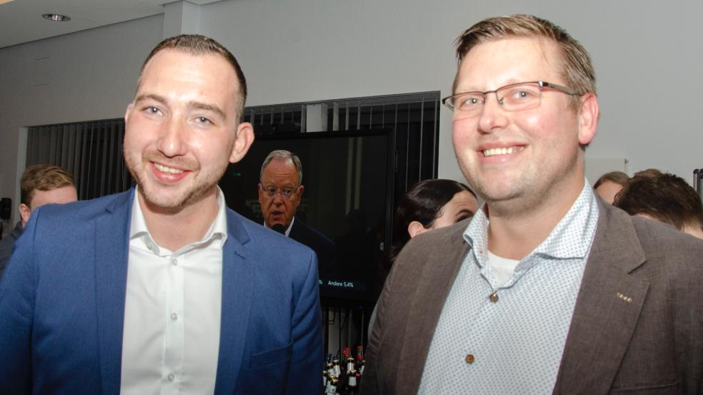 FDP-Landtagskandidat Jens Völker (rechts) erhielt in der Gemeinde Bunde 4,38 Prozent der Stimmen. Damit landete er weit hinter dem Sieger Nico Bloem (51,69 Prozent der Stimmen in der Gemeinde Bunde).  © Foto: Hanken