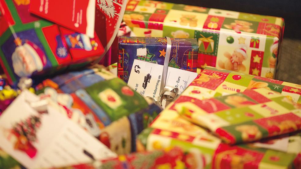 In Weener läuft wieder die Wunschbaum-Aktion, es geht um Geschenke für bedürftige Kinder.  © Archivfoto: Klemmer