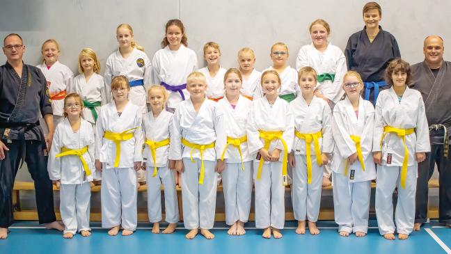 Ju Jutsu-Sportler legen Gurtprüfungen ab